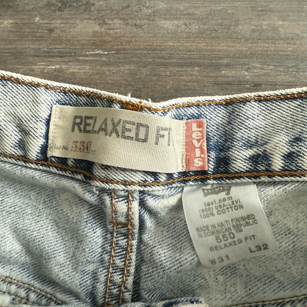 Levi’s Relaxed Fit Distressed Denim Shorts - Waist 31 - Picture 2 of 3